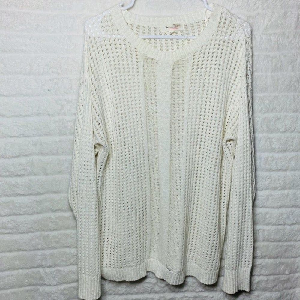 Two by Vince Camuto White Longsleeve
